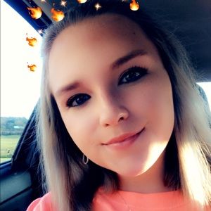 Meet your Posher, Chloe